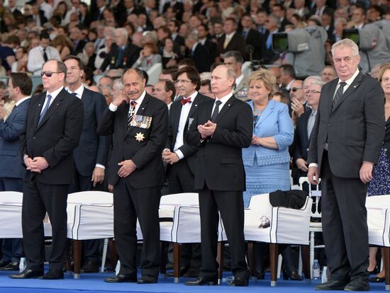 Vladimir Putin visits France