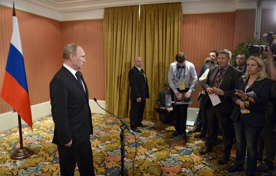 Vladimir Putin visits France