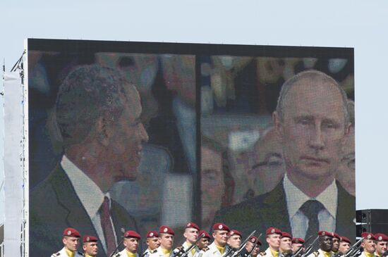 Vladimir Putin visits France