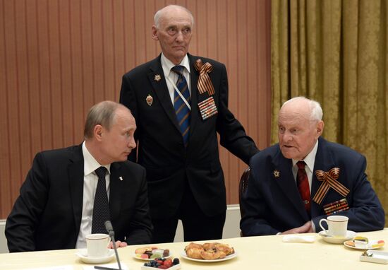 Vladimir Putin visits France