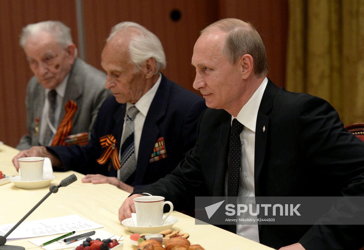 Vladimir Putin visits France