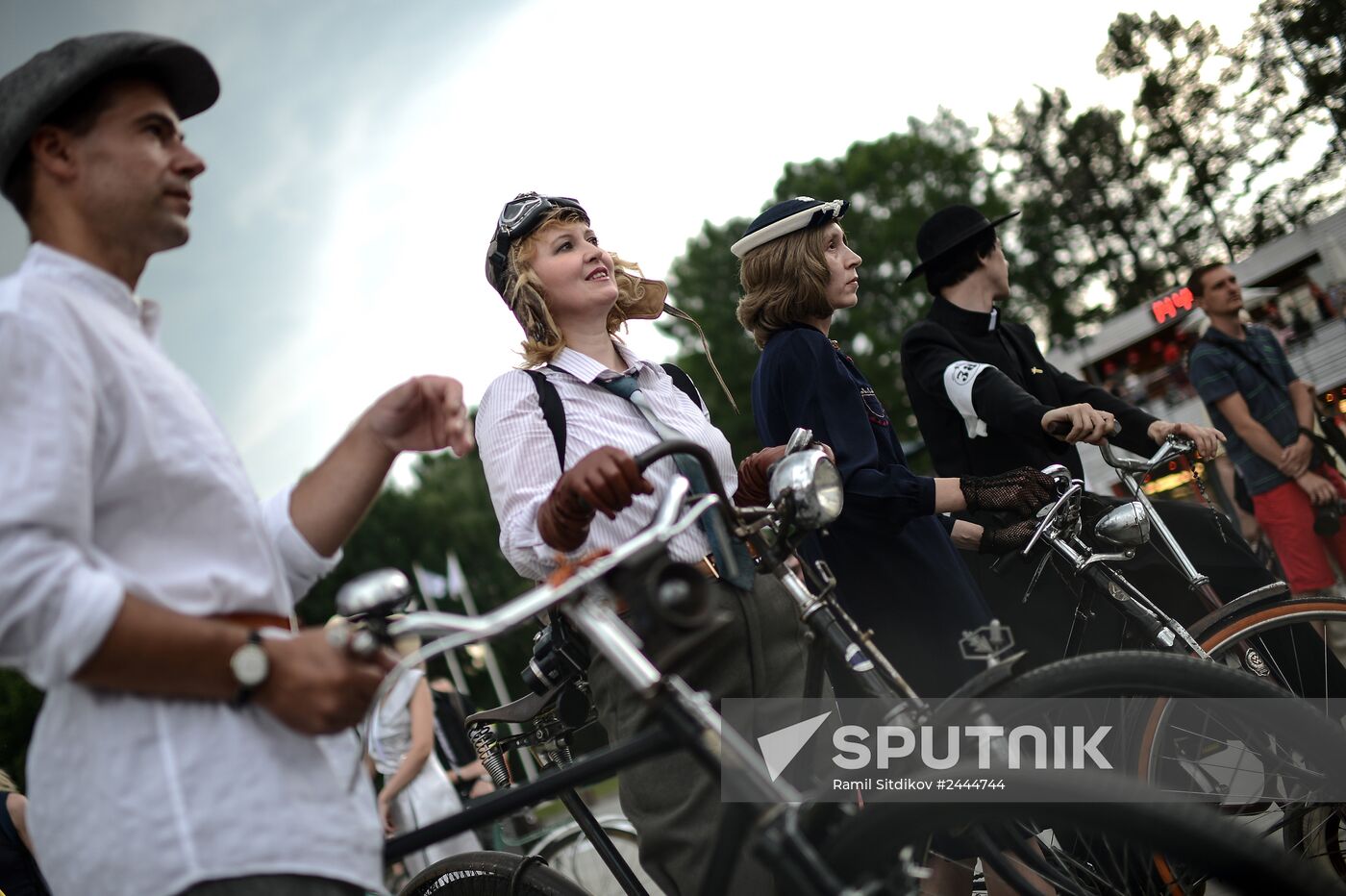 Historical bike ride in Sokolniki Park, Moscow