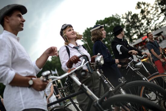 Historical bike ride in Sokolniki Park, Moscow