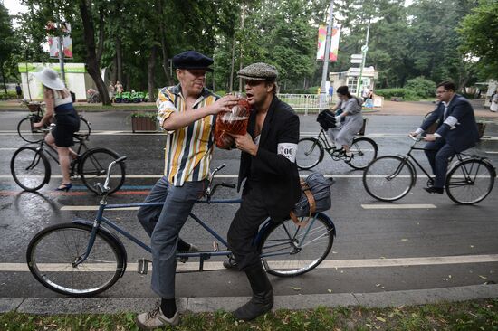 Historical bike ride in Sokolniki Park, Moscow