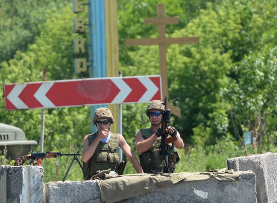 Ukrainian military checkpoint in Amvrosievka, Donetsk Region