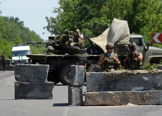 Ukrainian military checkpoint in Amvrosievka, Donetsk Region