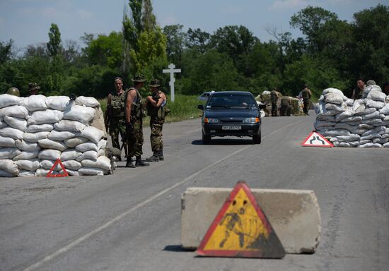 Ukrainian military checkpoint in Amvrosievka, Donetsk Region