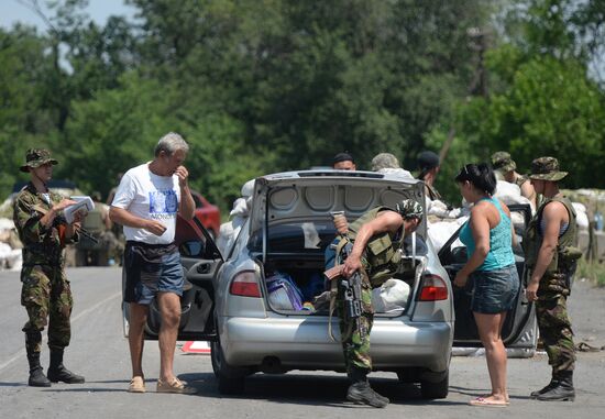 Ukrainian military checkpoint in Amvrosievka, Donetsk Region