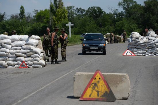 Ukrainian army checkpoint in Amvrosiyevka, Donetsk Region