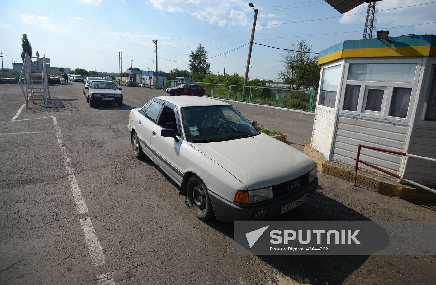 Lugansk Republic's militia at border checkpoint on Lugansk Region's border with Russia