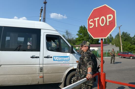 Lugansk Republic's militia at border checkpoint on Lugansk Region's border with Russia