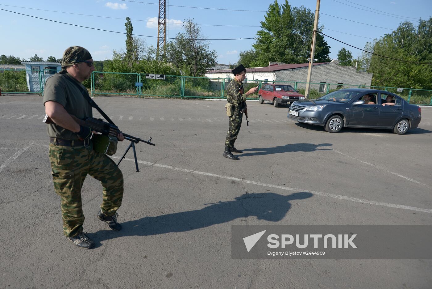 Lugansk Republic's militia at border checkpoint on Lugansk Region's border with Russia