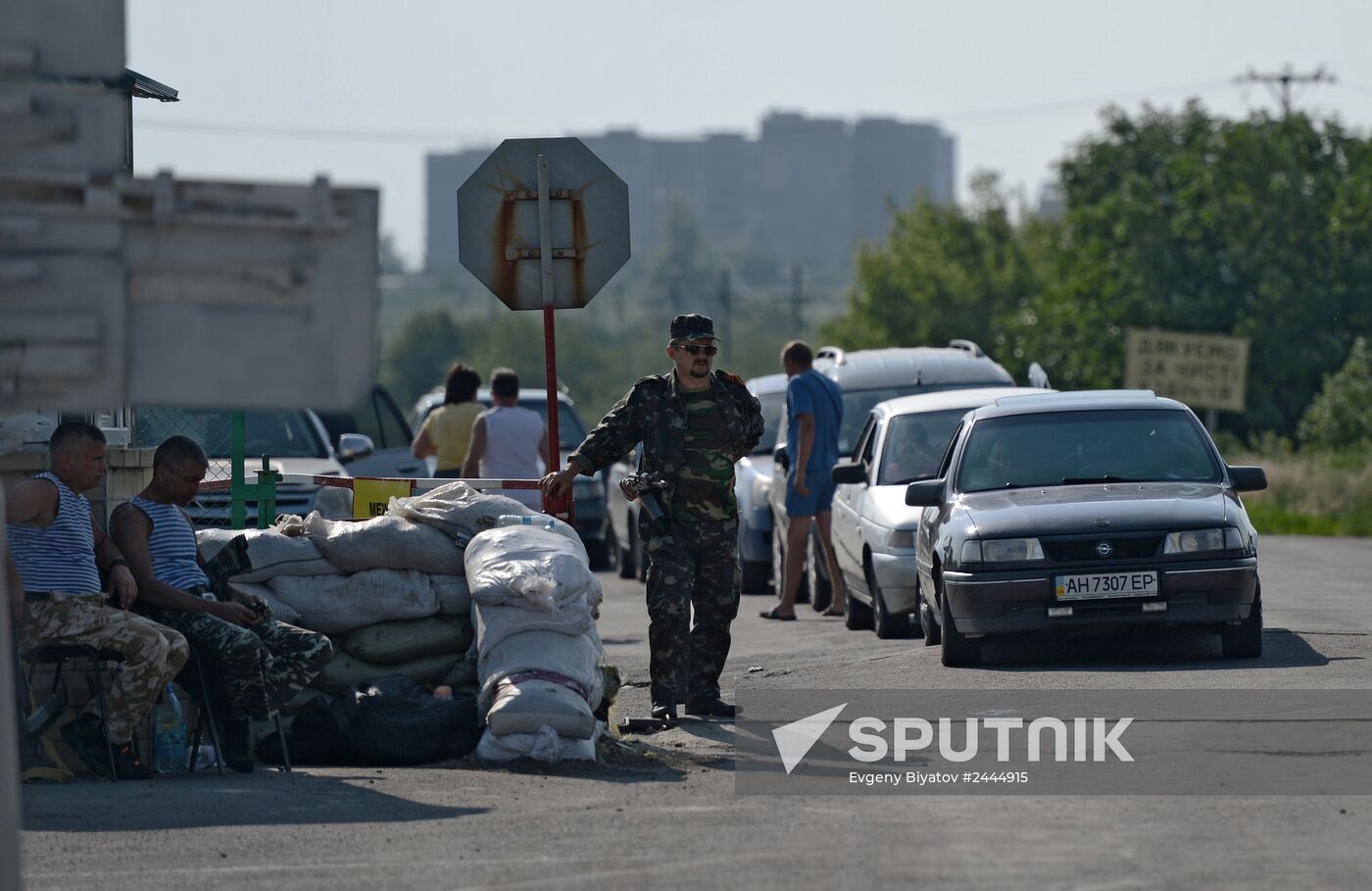 Lugansk Republic's militia at border checkpoint on Lugansk Region's border with Russia