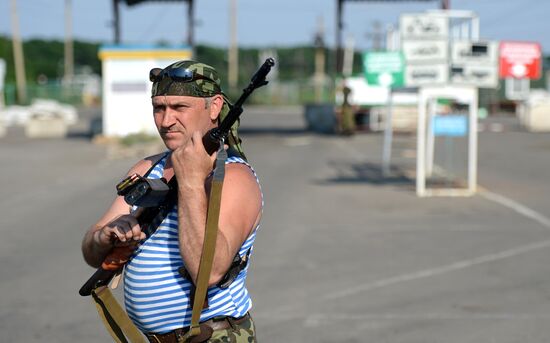 Lugansk Republic's militia at border checkpoint on Lugansk Region's border with Russia