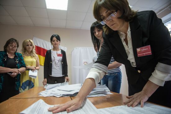 Counting ballots following parliamentary elections in South Ossetia