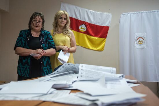 Counting ballots following parliamentary elections in South Ossetia