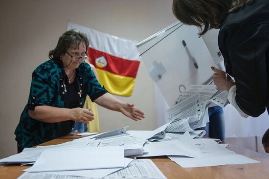 Counting ballots following parliamentary elections in South Ossetia