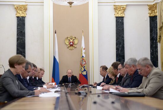 Vladimir Putin holds meeting on removing river flooding aftermath in Altai Territory and Republic