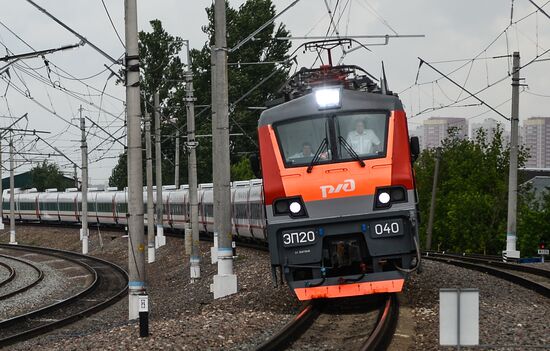 Testing new Talgo passenger train