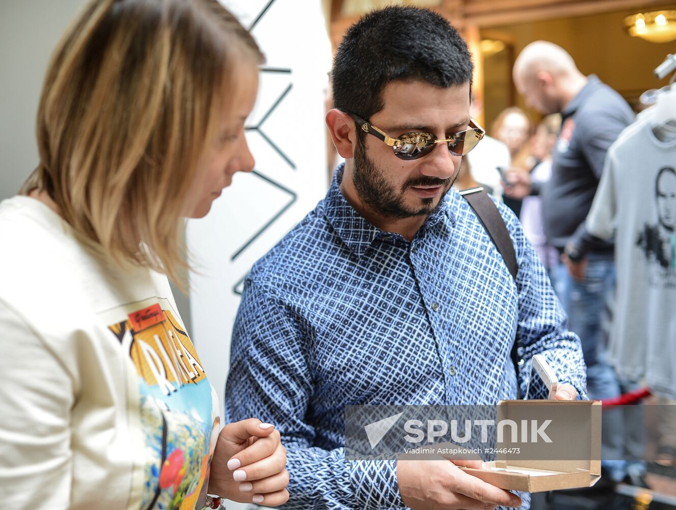 Vse Putem t-shirts depicting Vladimir Putin available for sale in Moscow