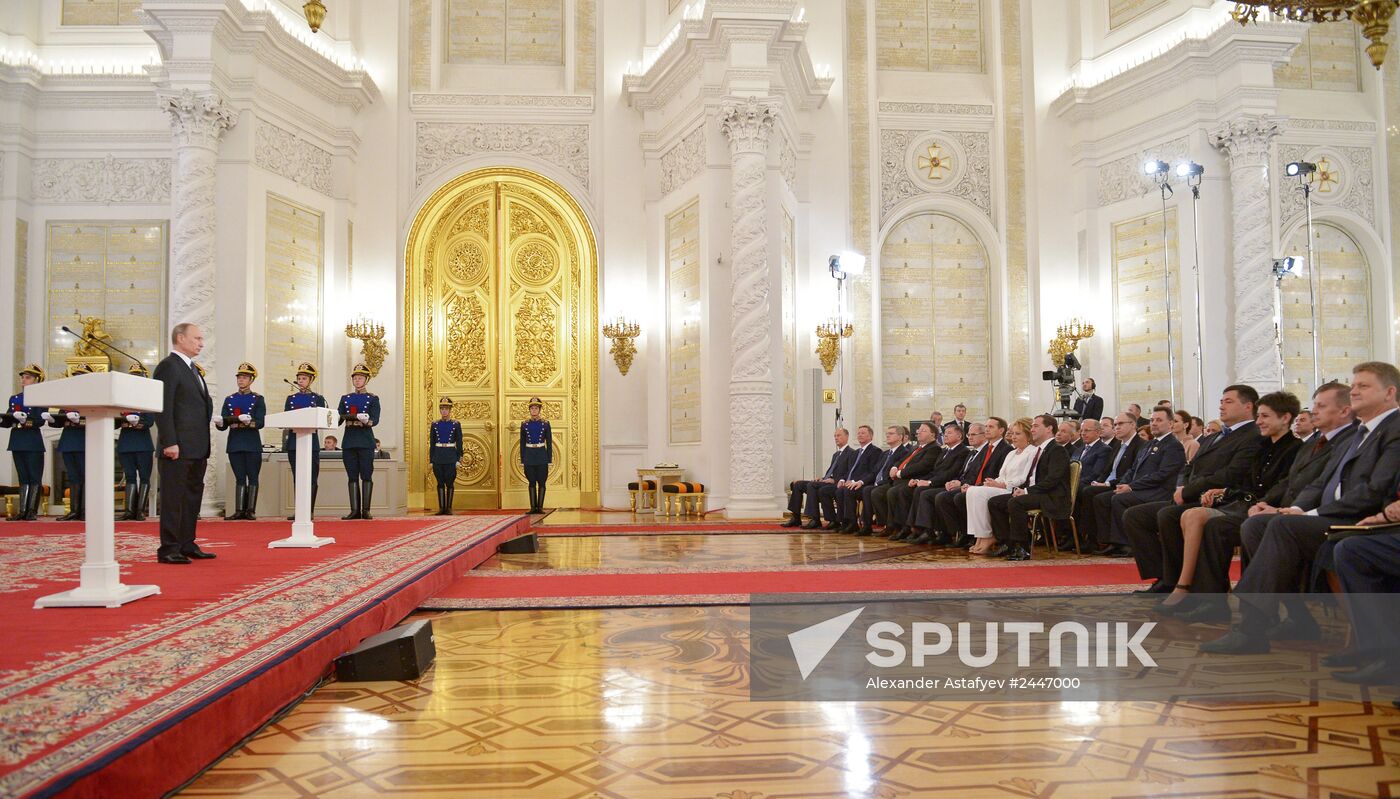 Vladimir Putin hands out 2013 Russian Federation National Awards