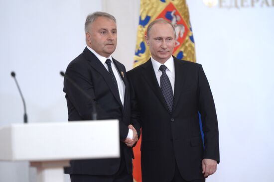 Vladimir Putin hands out 2013 Russian Federation National Awards