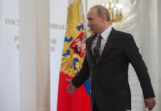 Vladimir Putin hands out 2013 Russian Federation National Awards