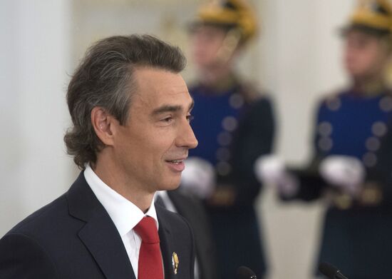 Vladimir Putin hands out 2013 Russian Federation National Awards