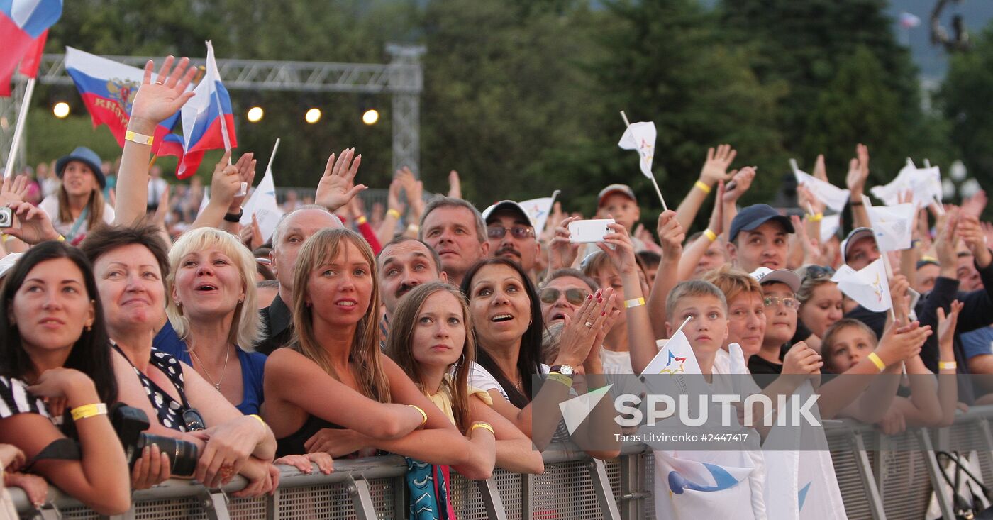 Young Russia holiday concert in the aquatic area of Yalta