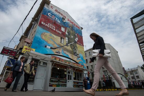Graffiti celebrates Crimea joining Russia