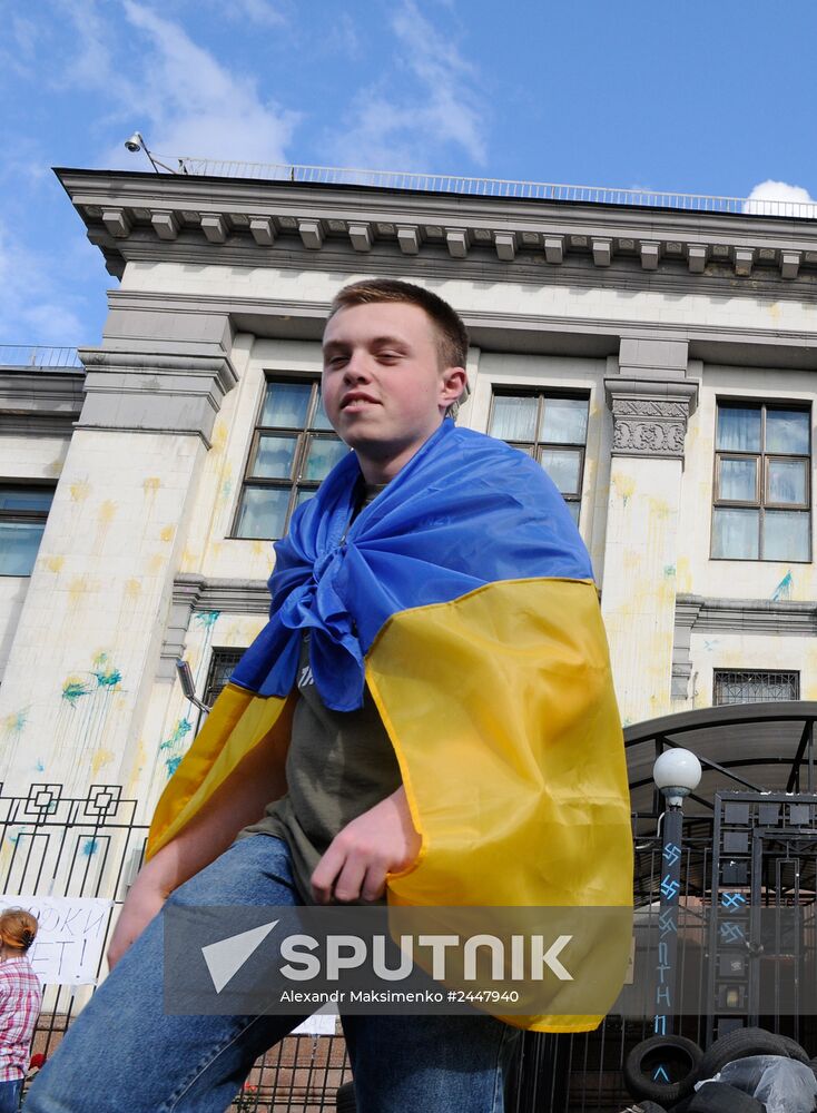 Unrest at Russian Embassy in Kiev