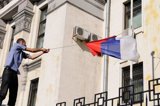 Unrest at Russian Embassy in Kiev