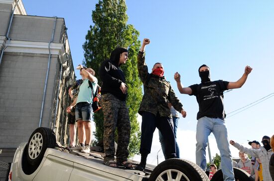 Unrest at Russian Embassy in Kiev