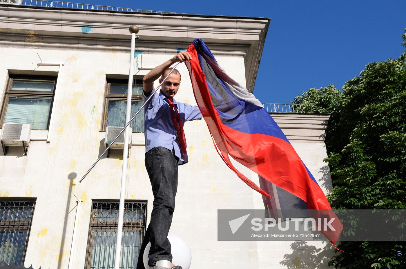 Unrest at Russian Embassy in Kiev