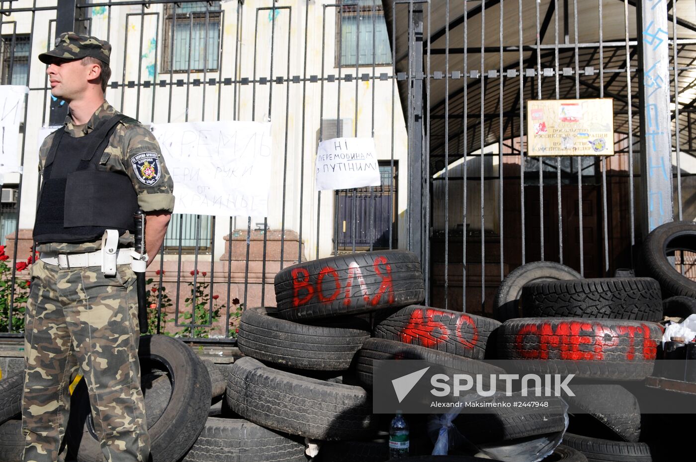 Unrest at Russian Embassy in Kiev