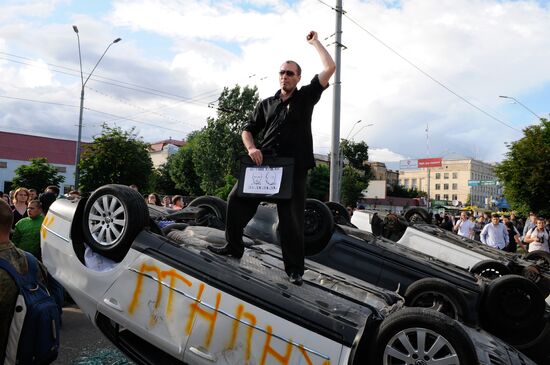 Unrest at Russian Embassy in Kiev