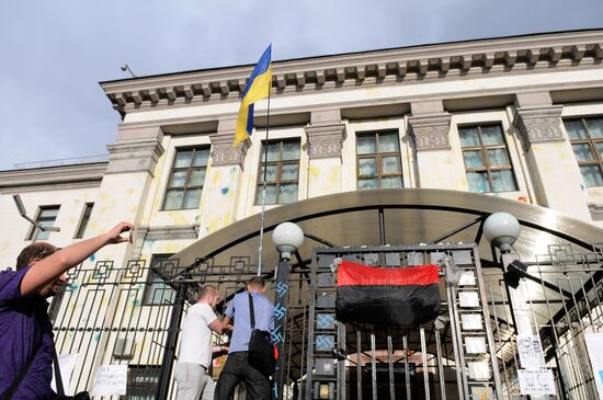 Unrest at Russian Embassy in Kiev