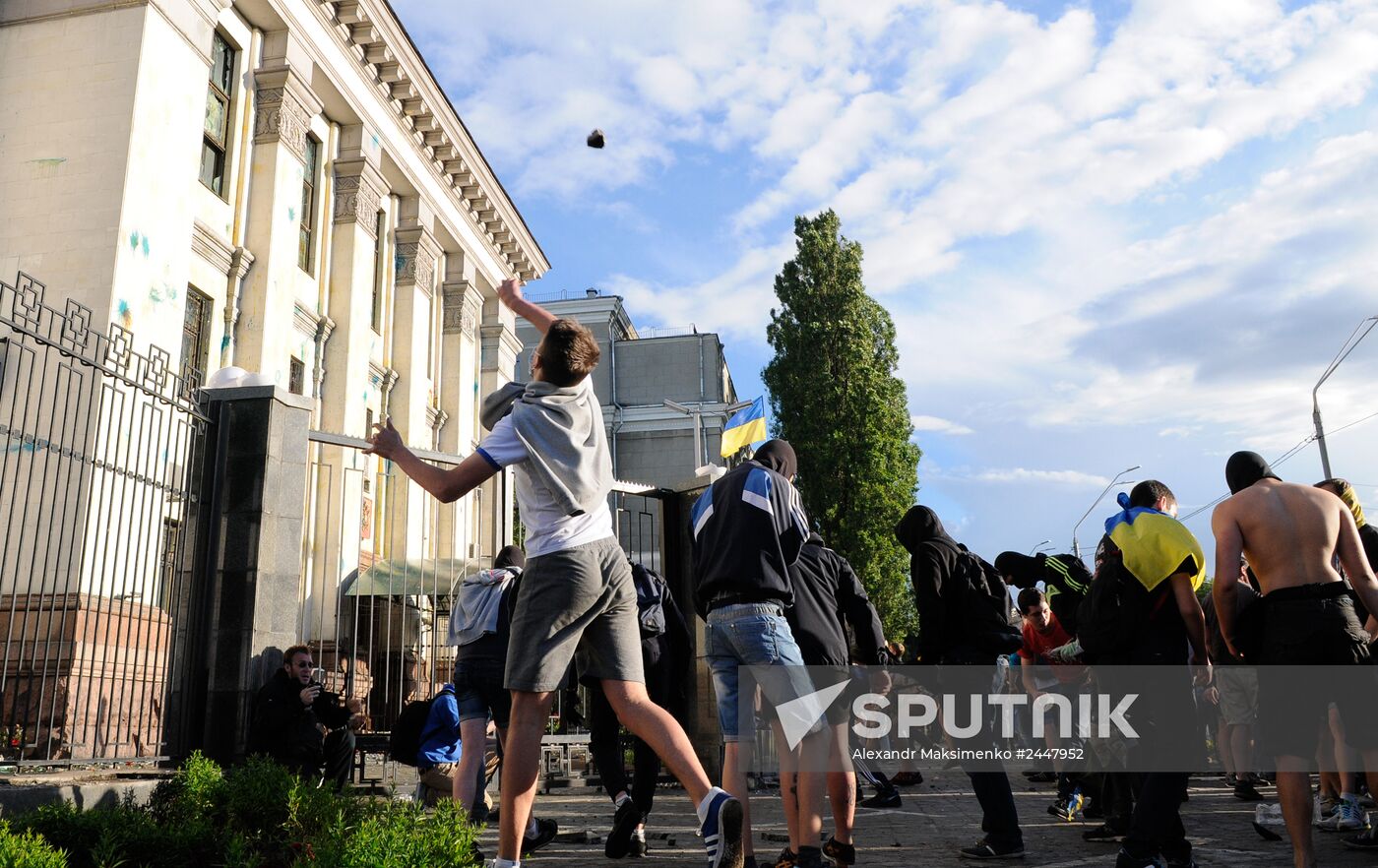 Unrest at Russian Embassy in Kiev
