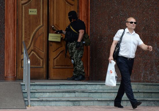 Armed personnel occupy building of National Bank of Ukraine