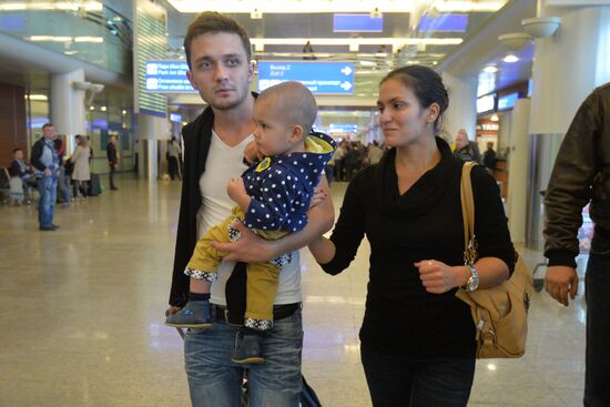 Russian Zvezda TV channel reporters released in Ukraine are welcomed back home