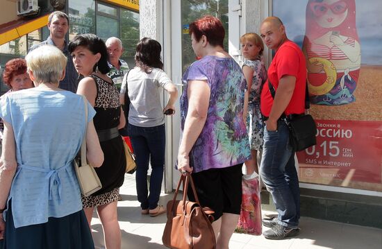 Russia begins selling SIM-cards with "7" number code of MTS mobile operator in Crimea