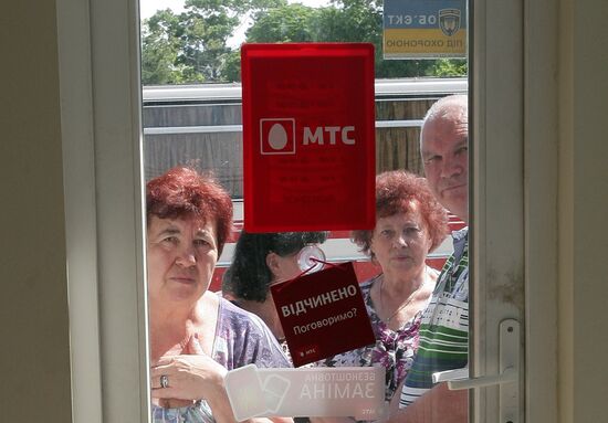 Russia begins selling SIM-cards with "7" number code of MTS mobile operator in Crimea