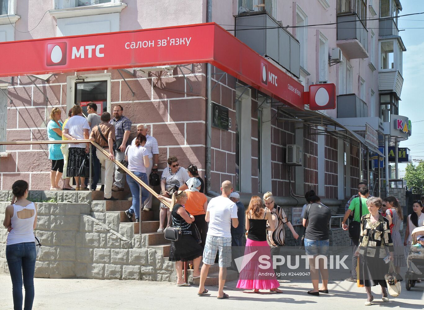 Russia begins selling SIM-cards with "7" number code of MTS mobile operator in Crimea