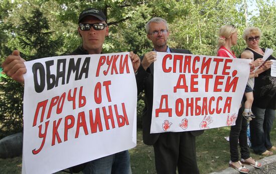 Protest at Ukrainian embassy in Bishkek