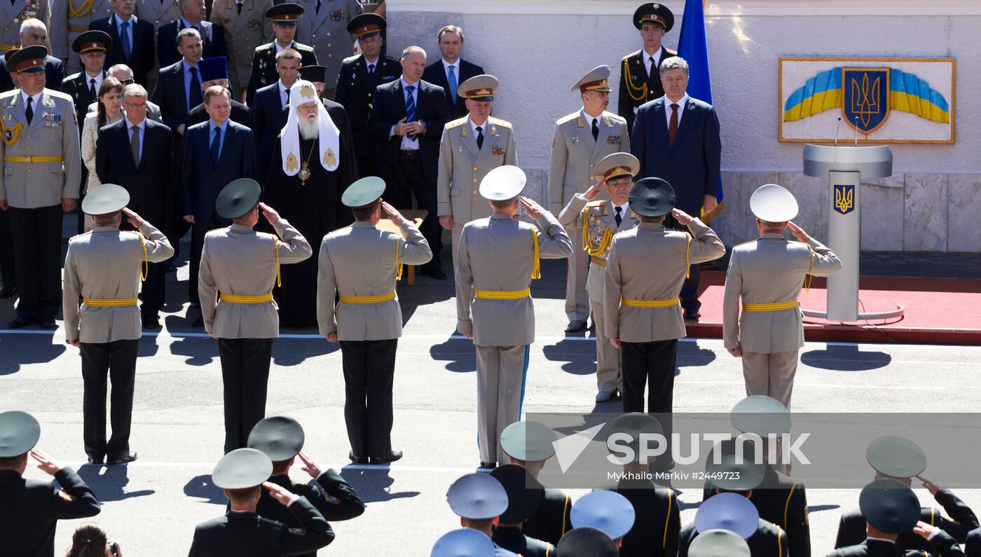 Petro Poroshenko attends graduation ceremony at National University of Defense of Ukraine