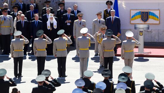 Petro Poroshenko attends graduation ceremony at National University of Defense of Ukraine
