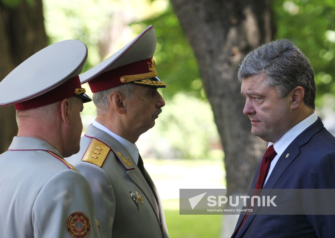 Petro Poroshenko attends graduation ceremony at National University of Defense of Ukraine