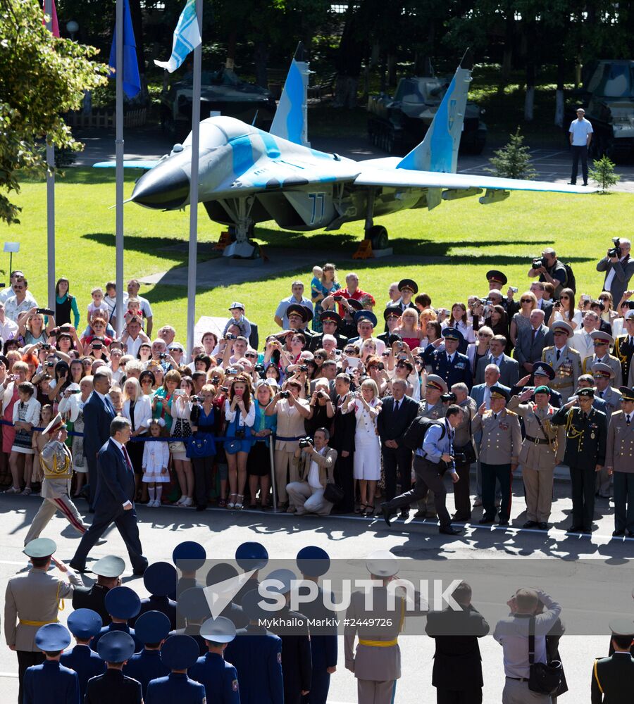 Petro Poroshenko attends graduation ceremony at National University of Defense of Ukraine