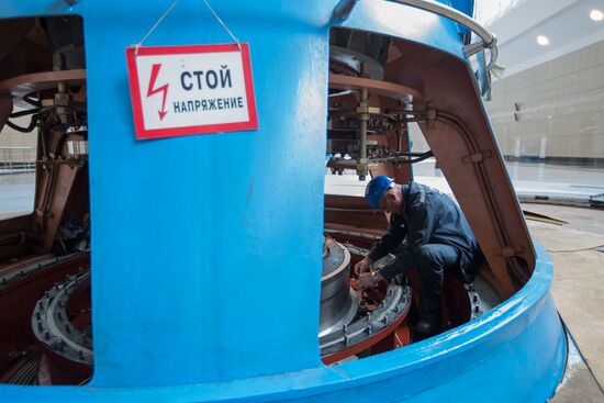 Repair of unit at Bureiskaya hydropower plant