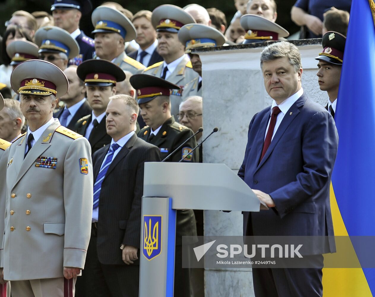 Petro Poroshenko attends graduation ceremony at National University of Defense of Ukraine